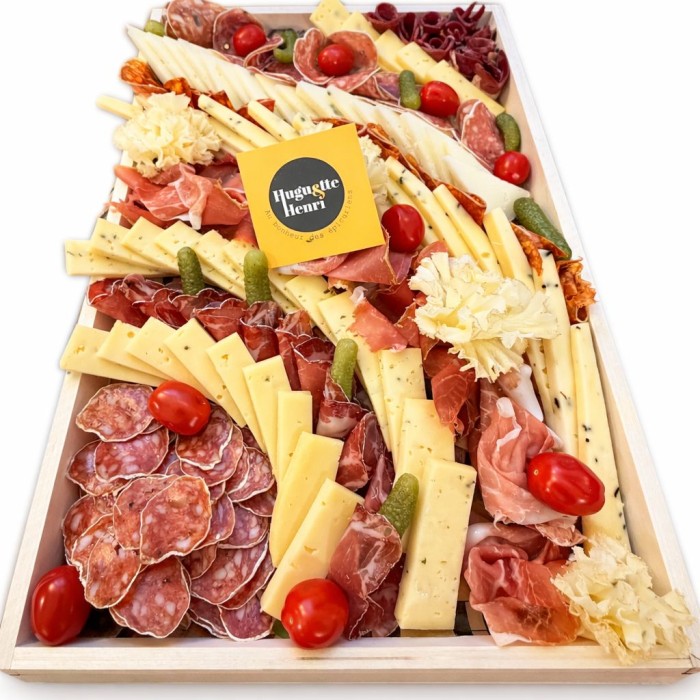 Plateau de fromages et charcuteries pour apéritif, épicerie Huguette & Henri, Paris