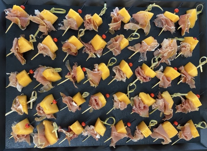 brochettes de jambon de Bayonne et melon