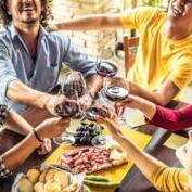 L'apéritif, un rituel trés français , Huguette & Henri, Paris